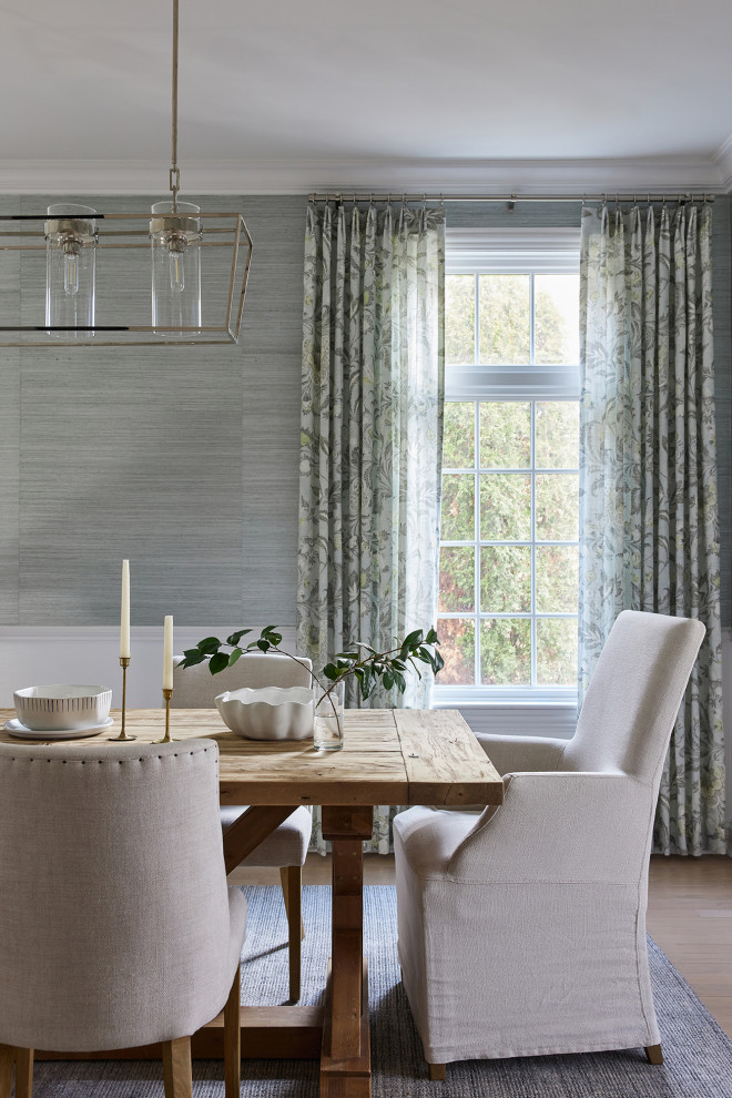 Example of a transitional dining room design in Chicago