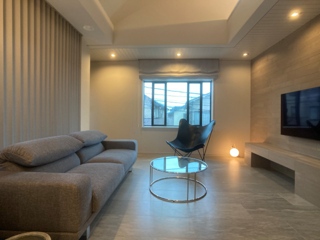 Greish tone Residence moderne-salon