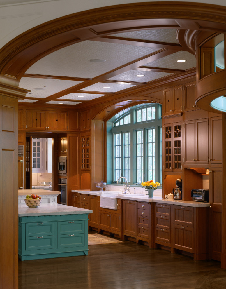 Design ideas for a classic kitchen in Boston.