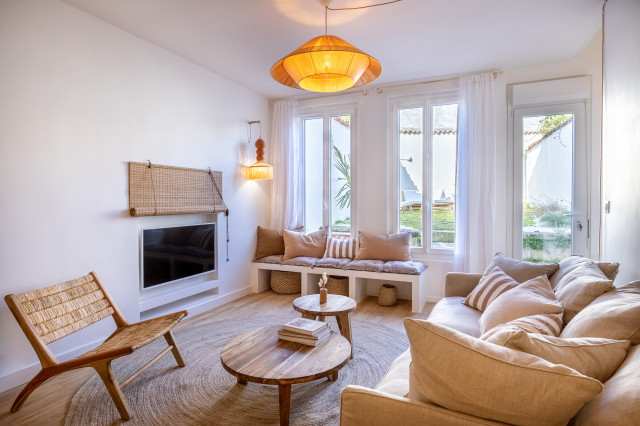Maison L&eacute;on medelhavsstil-vardagsrum