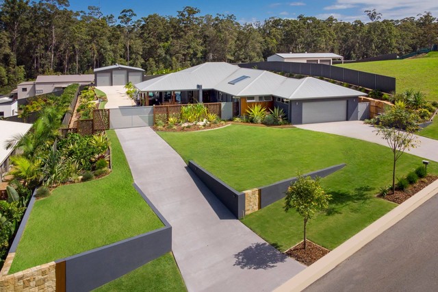 Palmview Forest Residence modern-exterior