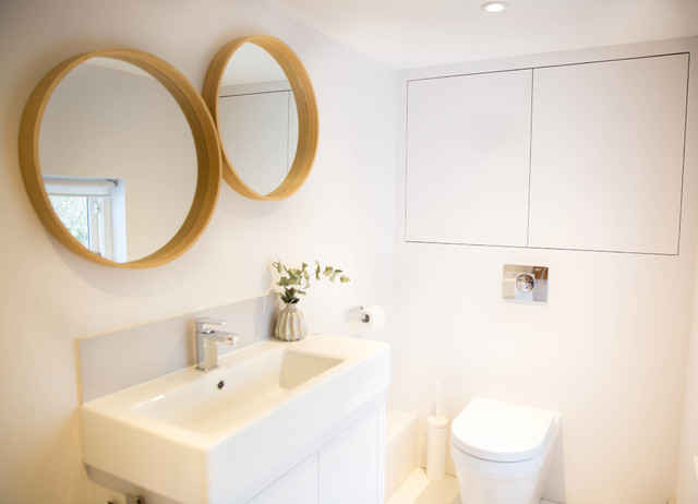 Family Home Farnham, Surrey moderne-lille-badevaerelse