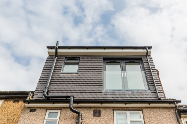 LOFT CONVERSION IN NORTHOLT modern-fasad