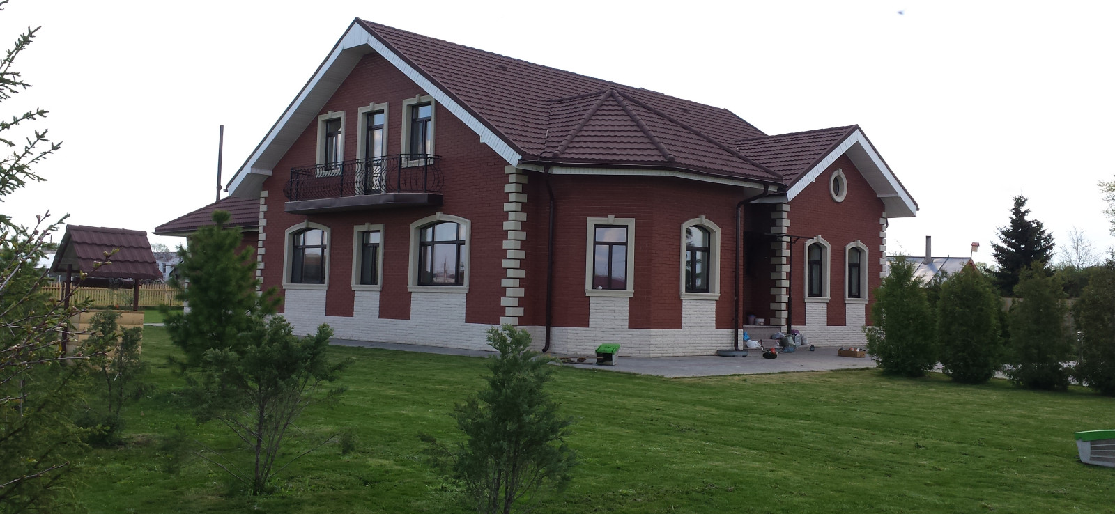 Индивидуальный жилой дом с мансардой