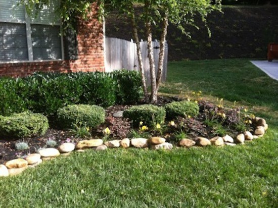 Photo of a mid-sized transitional full sun front yard landscaping for spring.