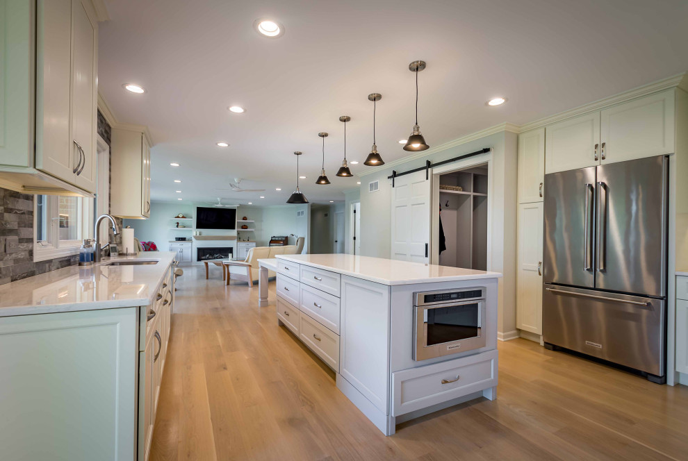 Contemporary Lakefront Residence