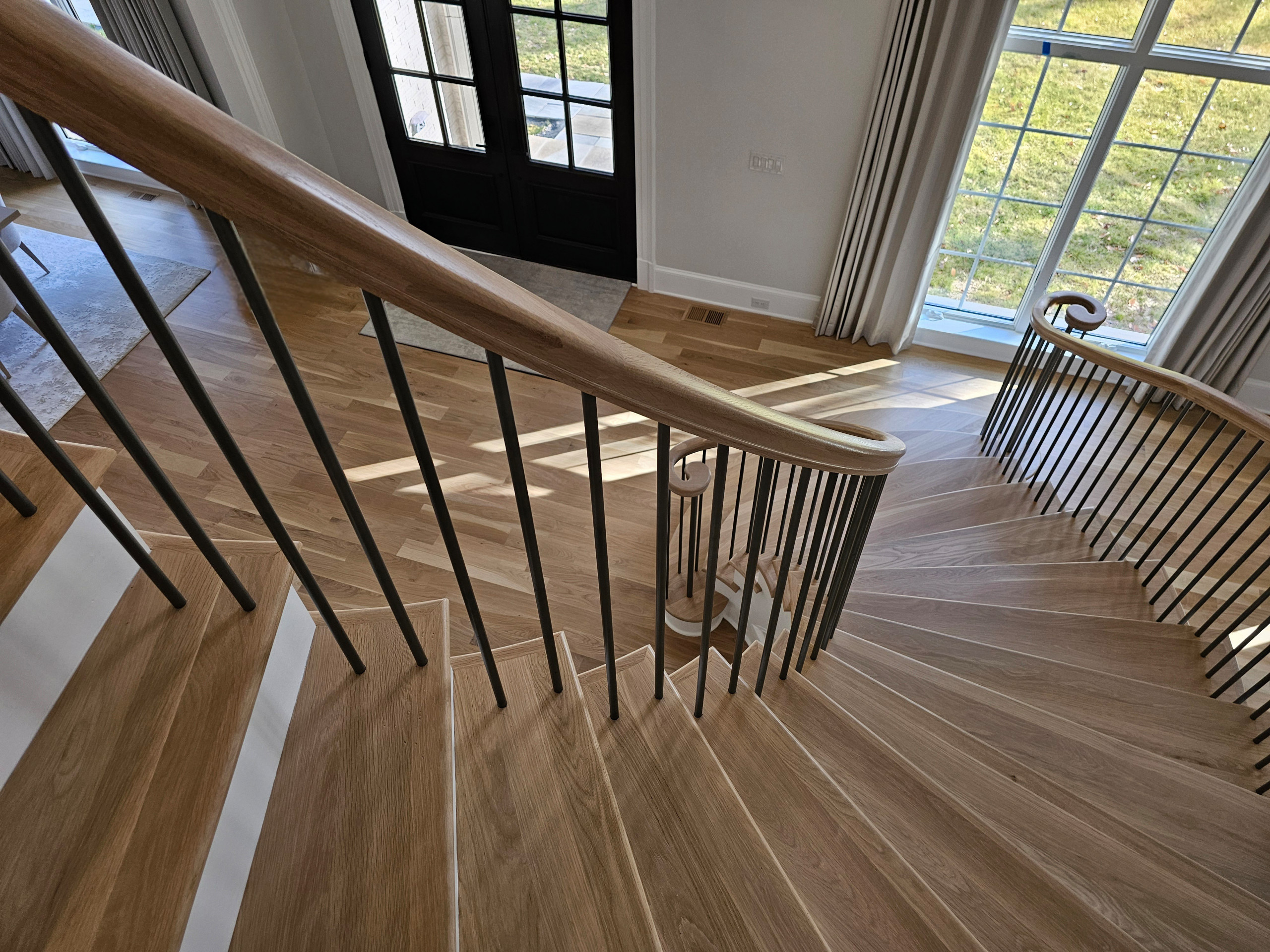 116_Elegant & Eye-catching Curved Staircase, Leesburg VA 20175