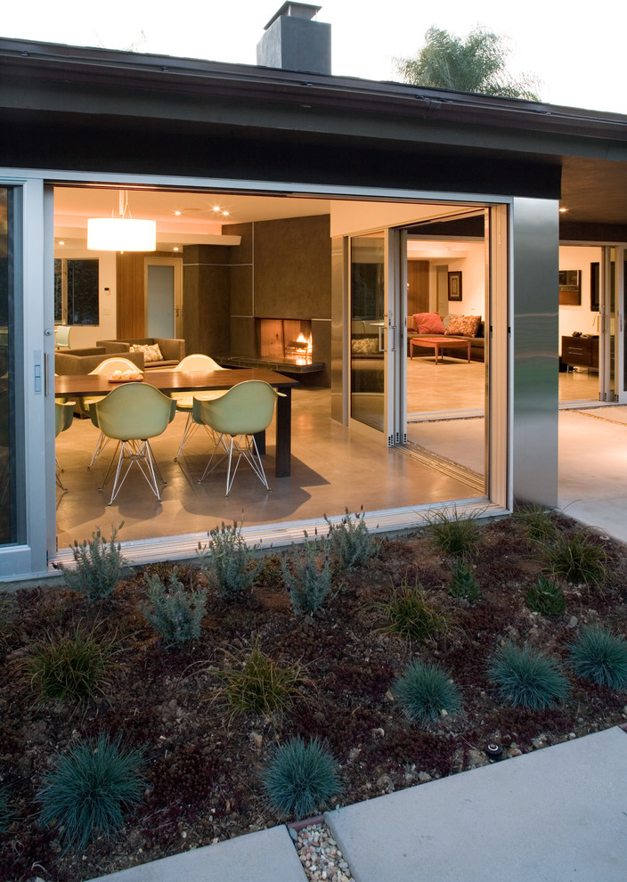 Design ideas for a mid-sized midcentury one-storey stucco brown exterior in Los Angeles.