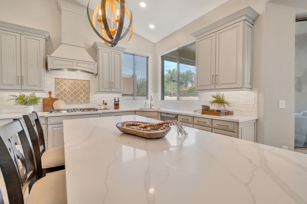 Example of a transitional kitchen design in Phoenix