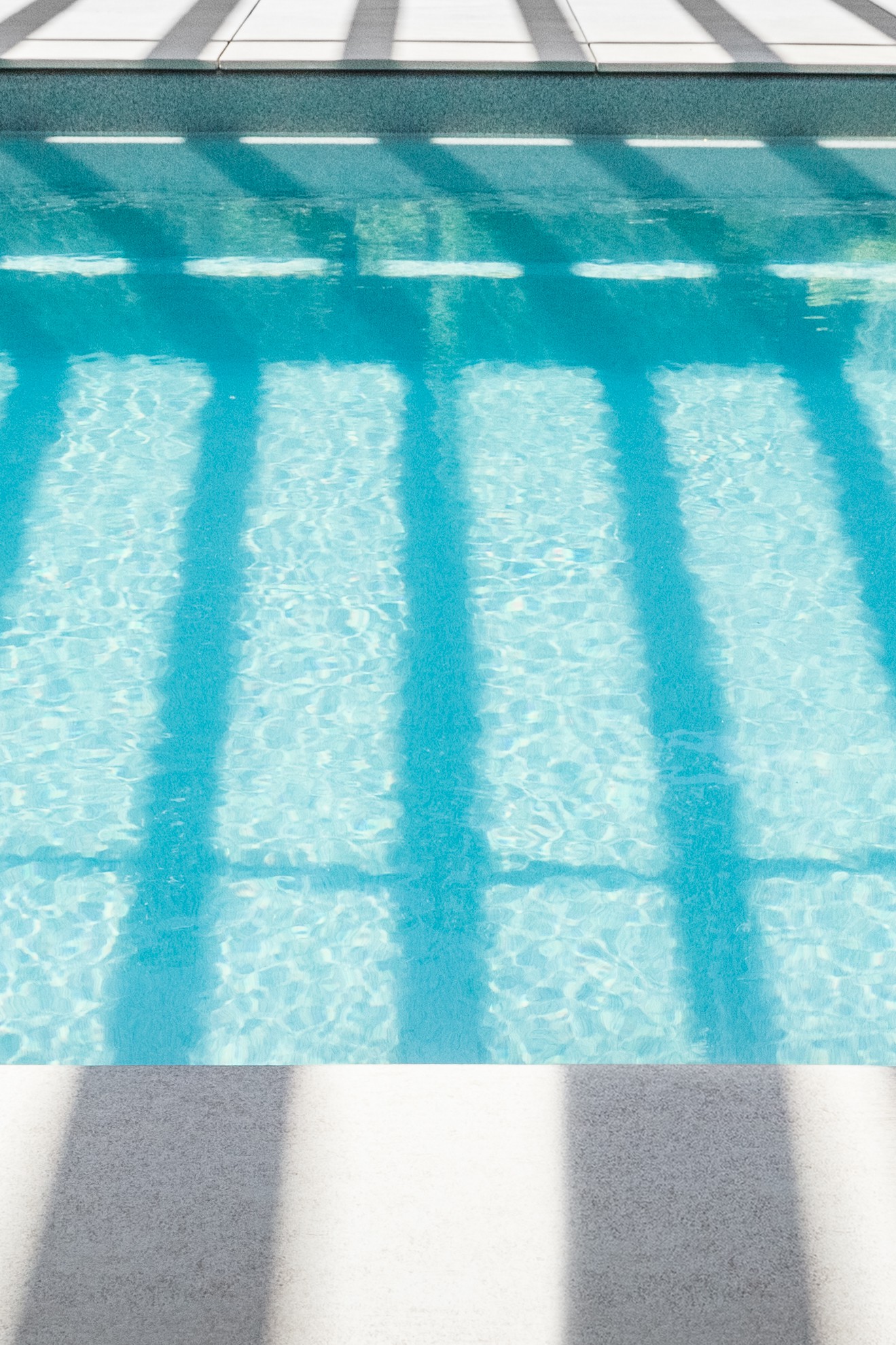 Частный дом.Территория бассейна.