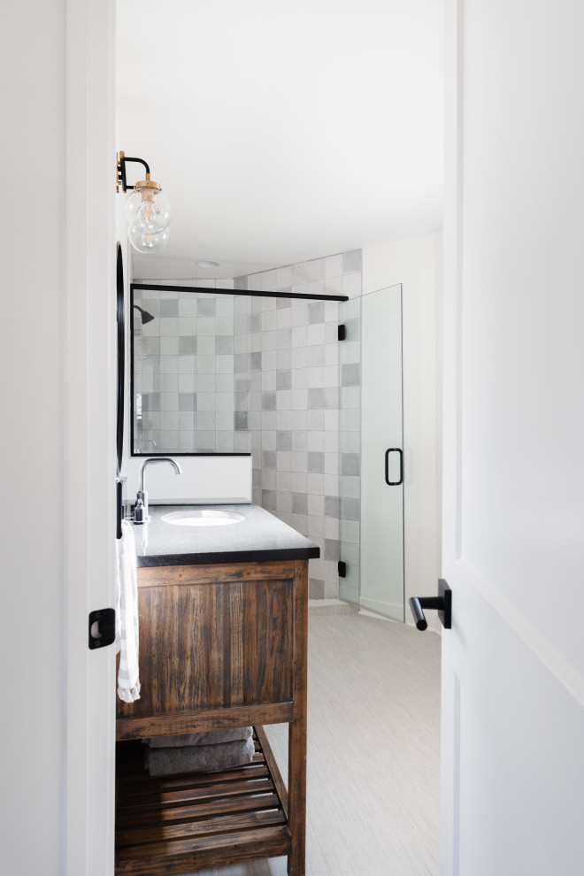 Bathroom - transitional bathroom idea in Omaha