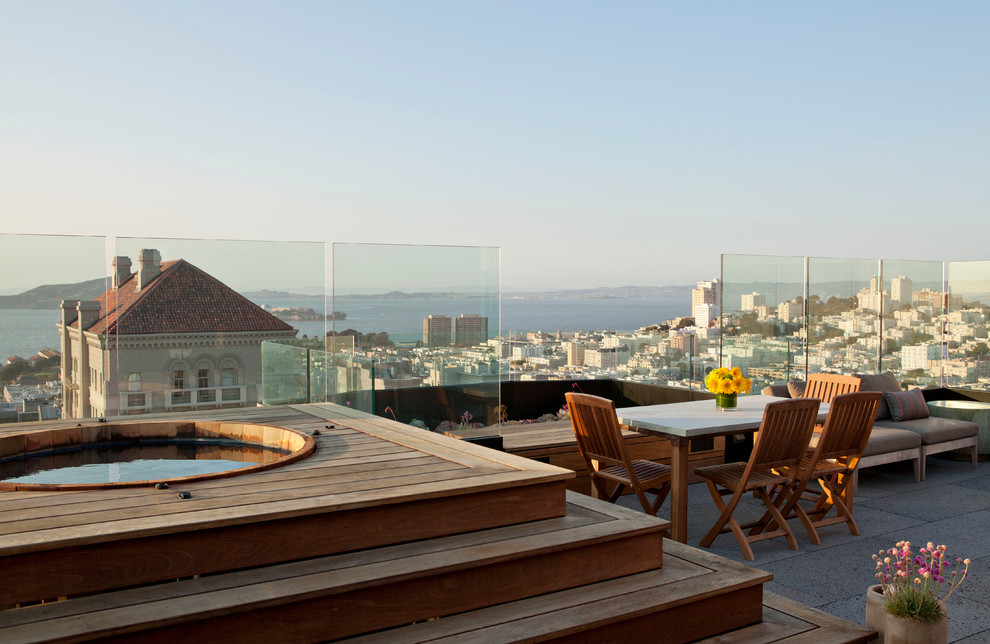 Photo of a contemporary rooftop and rooftop deck in San Francisco.