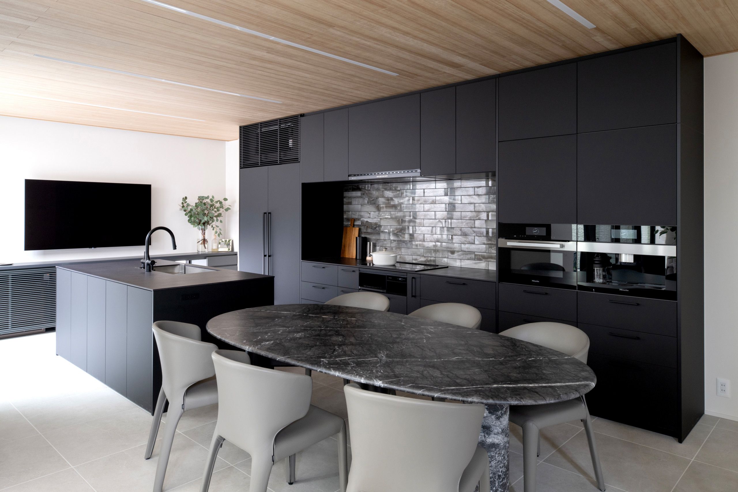 おしゃれなアイランドキッチン (人工大理石カウンター) の画像 75選