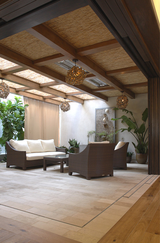 This is an example of a transitional living room in Orange County.