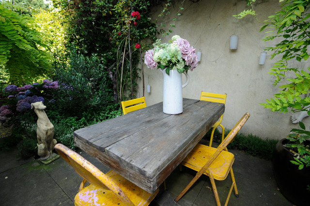 8 idées déco pour personnaliser votre terrasse avec des vases