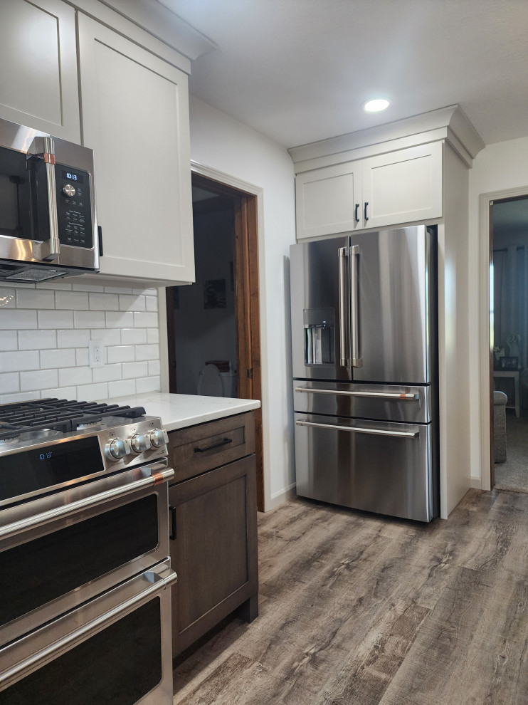 Kitchen - transitional kitchen idea