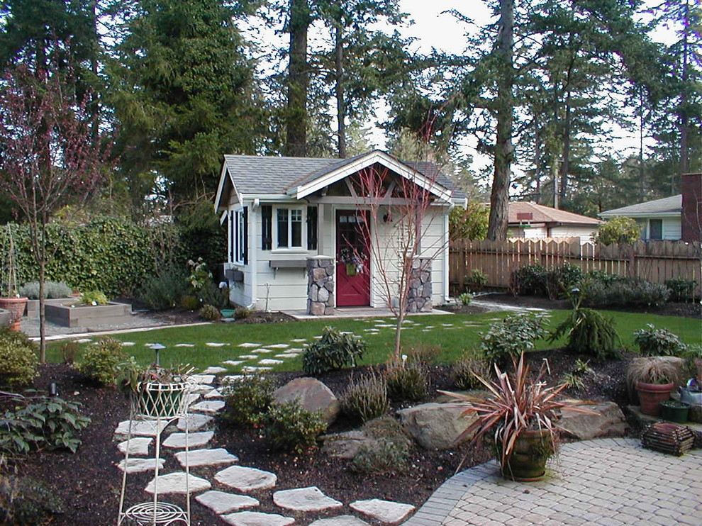 Photo of a small arts and crafts detached studio in Seattle.