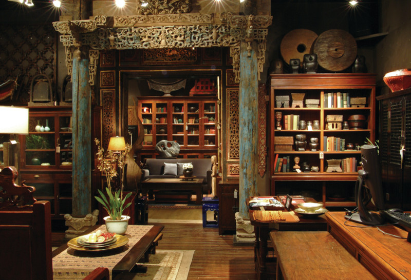 This is an example of an eclectic family room in Chicago.