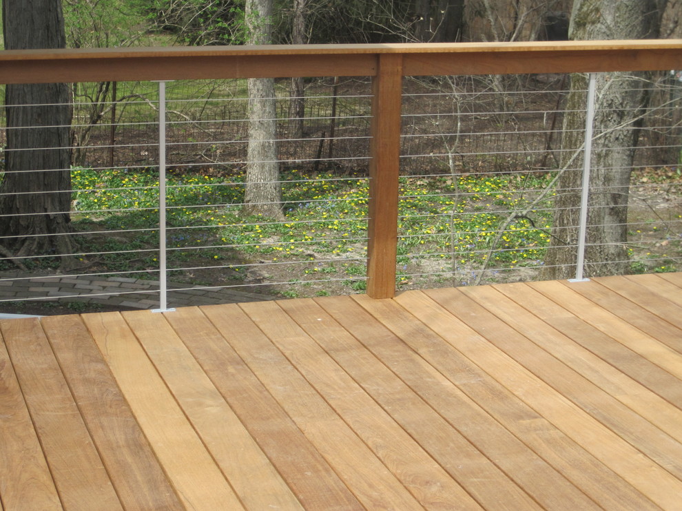 Large transitional deck photo in Chicago