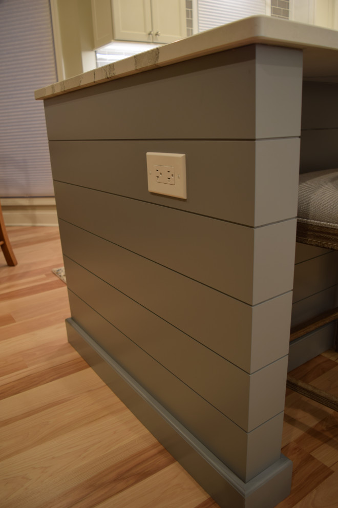 Home design - transitional home design idea in Chicago