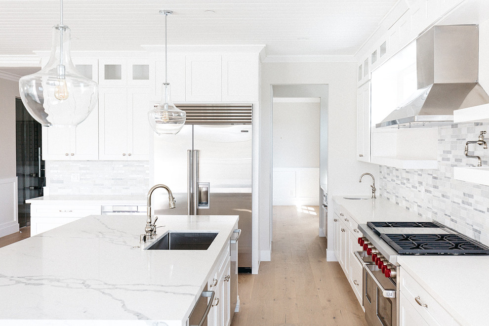 Inspiration for a beach style kitchen in Los Angeles.