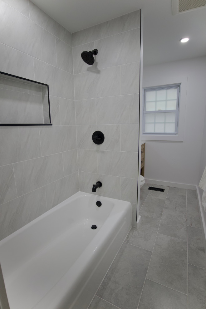 Summerfield Residence Guest Bathroom