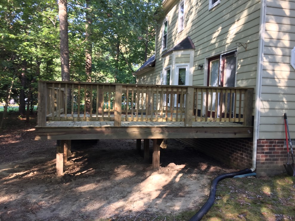 Traditional deck in Richmond.