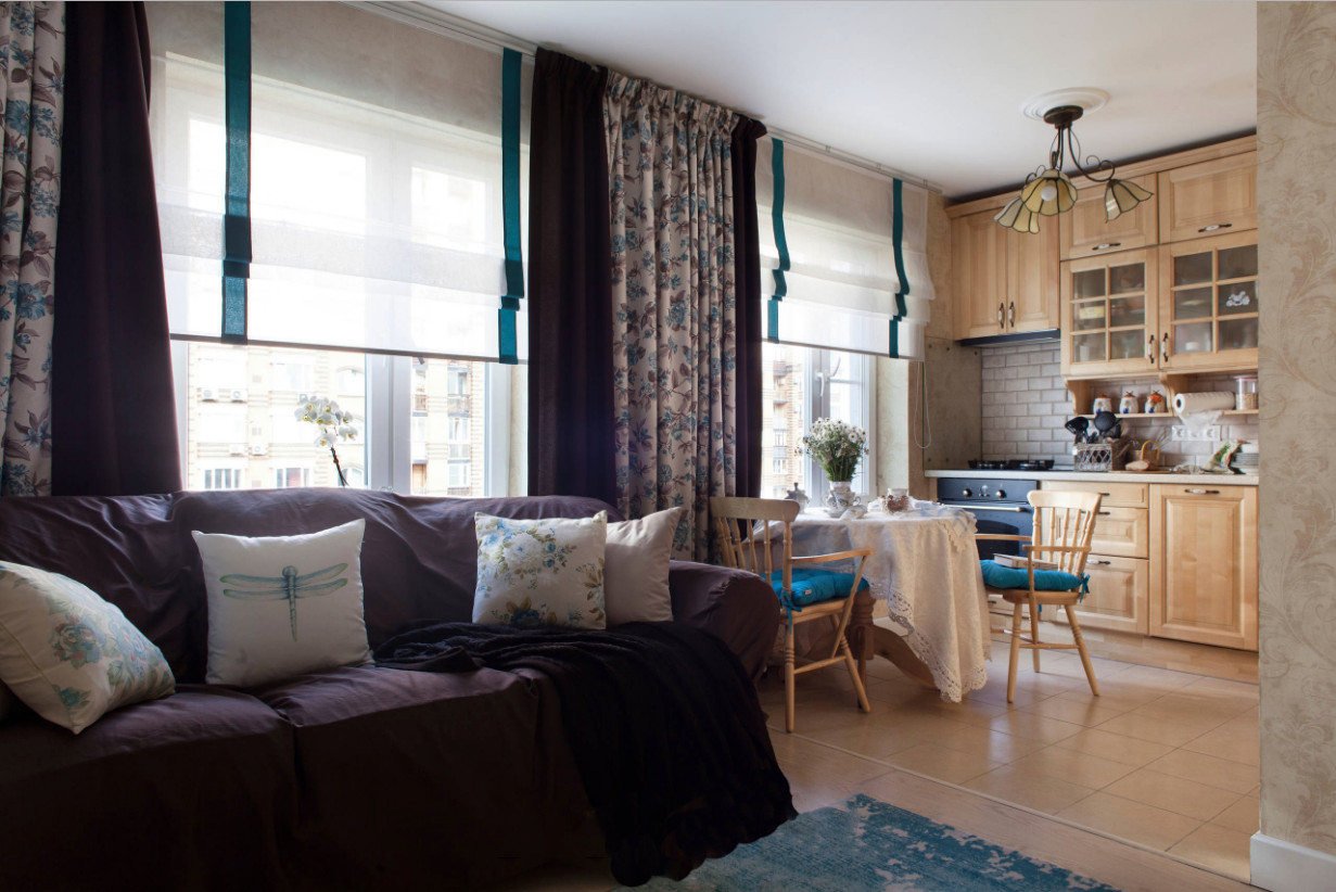 Винтажный ковер в уютной и просторной квартире