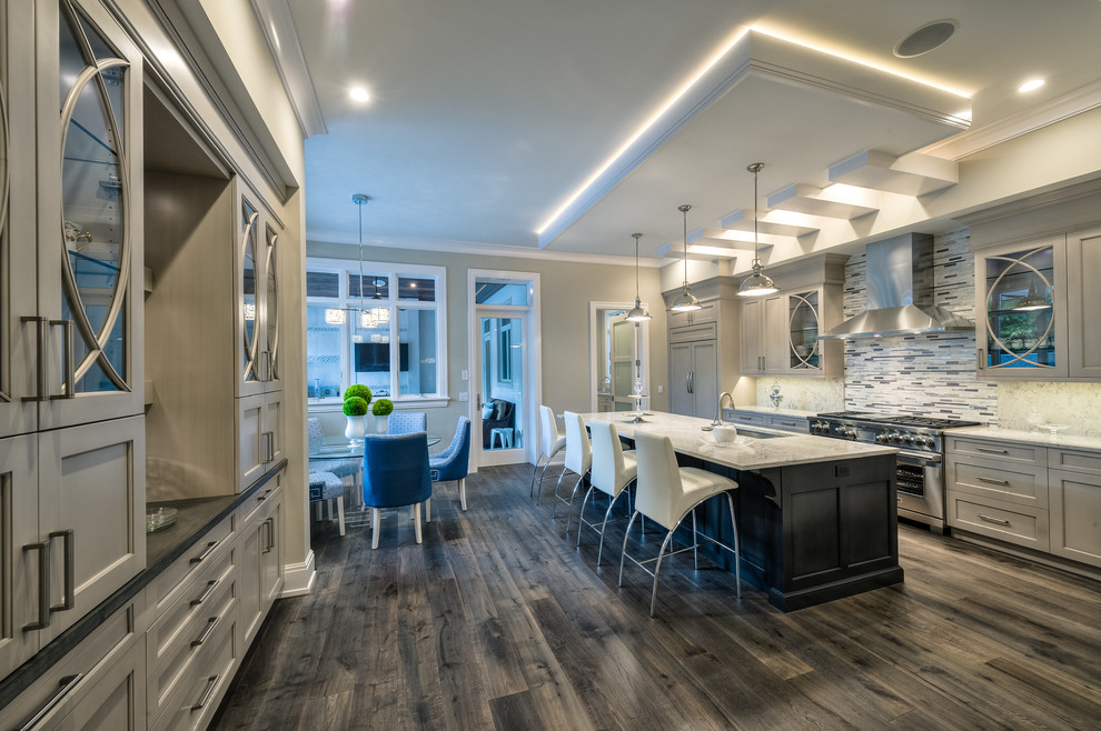 Transitional home design photo in Miami