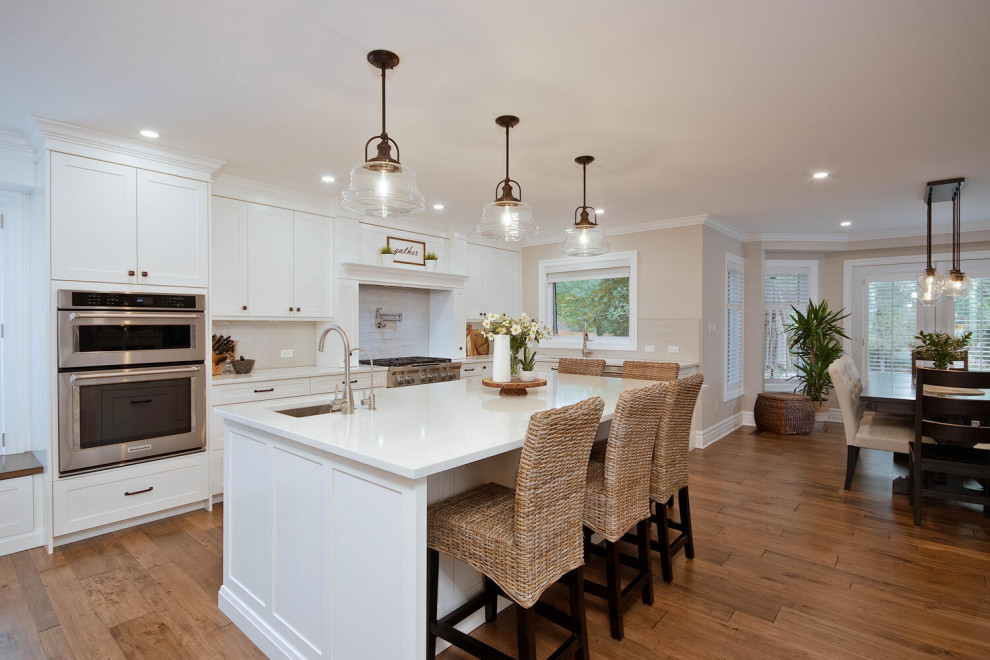 Transitional kitchen photo in Toronto