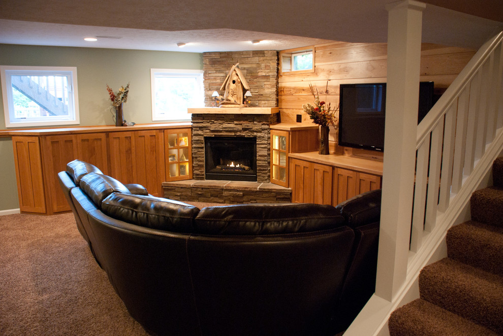 Traditional basement in Cleveland.