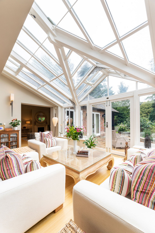 Inspiration for a transitional sunroom remodel in Buckinghamshire