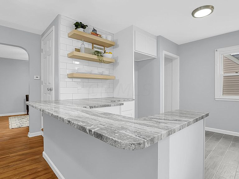 Kitchen Tile Backsplash and Floor