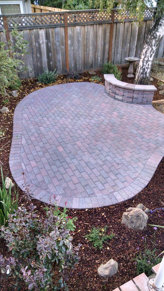 Inspiration for a mid-sized traditional backyard patio in Other with a container garden, natural stone pavers and no cover.