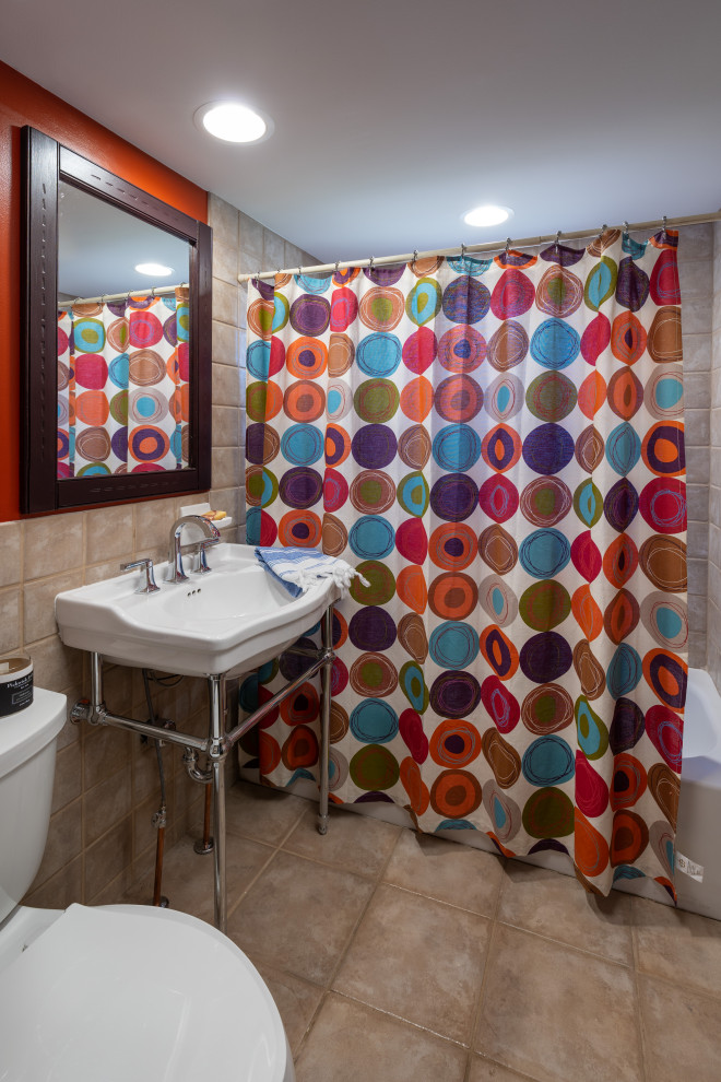 カンザスシティにあるエクレクティックスタイルのおしゃれな浴室の写真