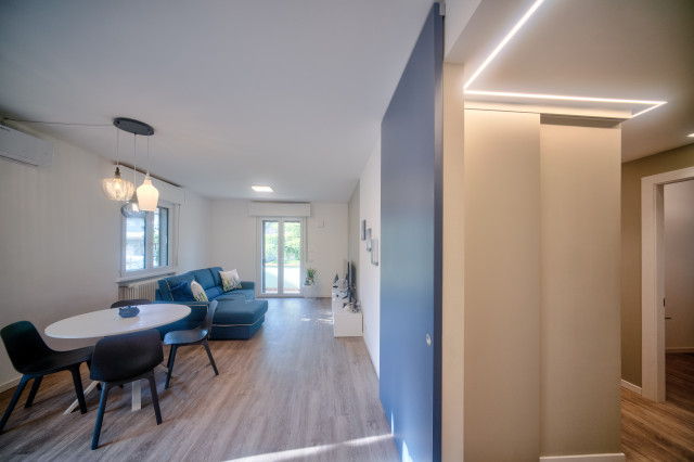 CC-Apartment contemporary-living-room