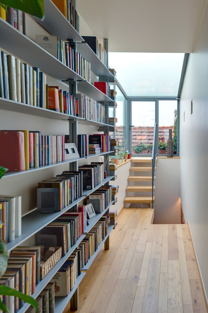 Un attico di luce contemporary-hallway-and-landing