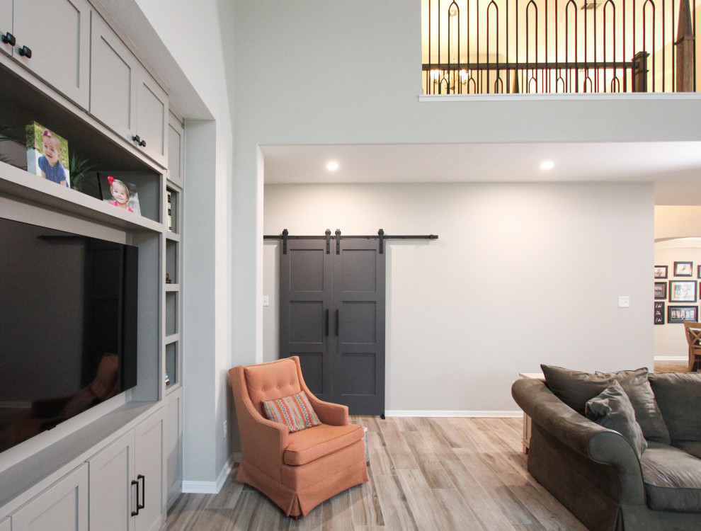 Home design - transitional home design idea in Austin