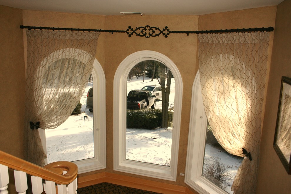 Entryway - transitional entryway idea in Chicago
