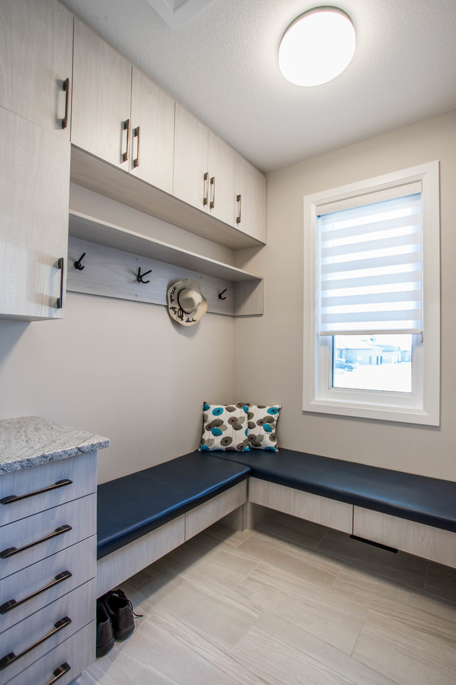 Entryway - transitional entryway idea