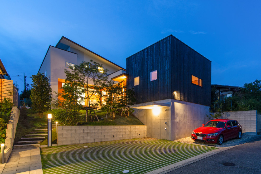 Design ideas for a contemporary house exterior in Nagoya.