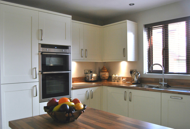 Mackintosh Timeless Painted Kitchen - Ivory traditional-kitchen