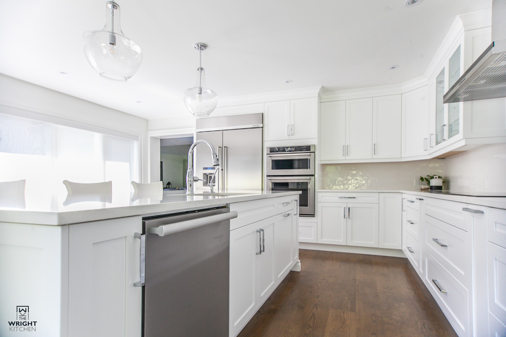 Transitional kitchen photo in Toronto