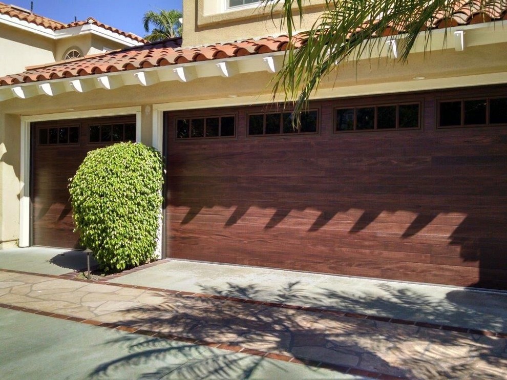 Large beach style attached three-car garage in Orange County.