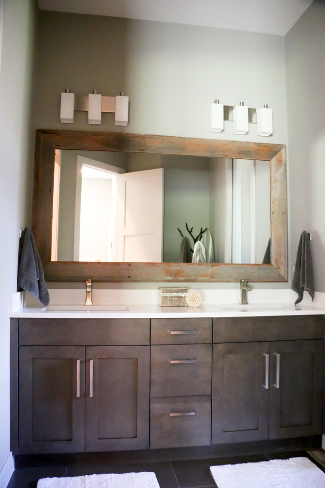Example of a transitional home design design in Omaha