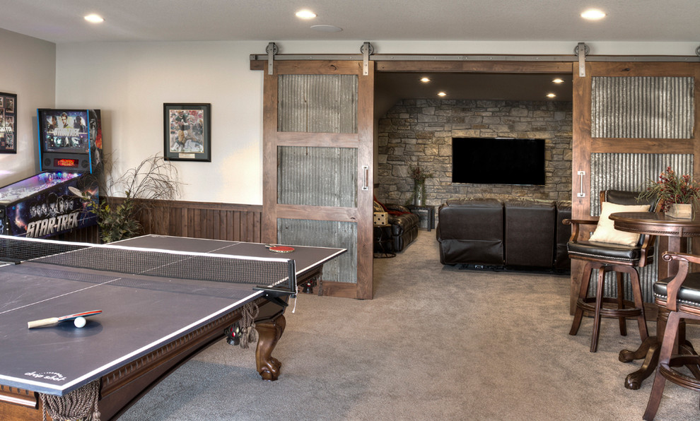 Inspiration for a classic basement in Minneapolis.