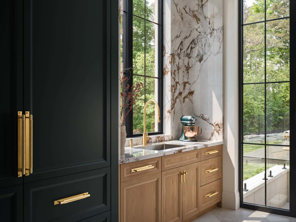 Inspiration for a transitional home design remodel in Toronto