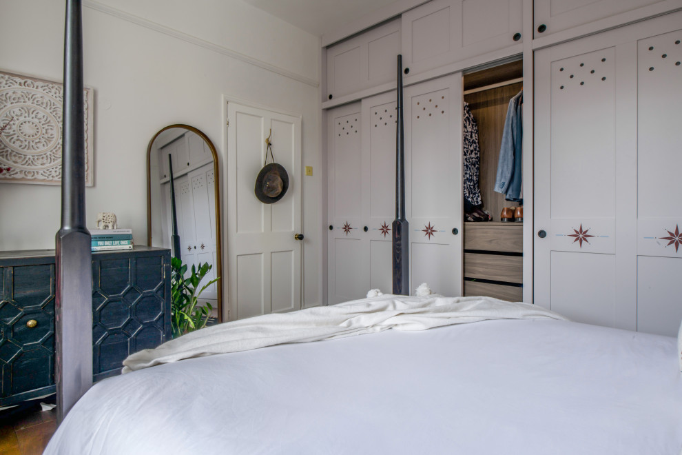 Bespoke White Sliding Door Sprayed Bedroom Wardrobe