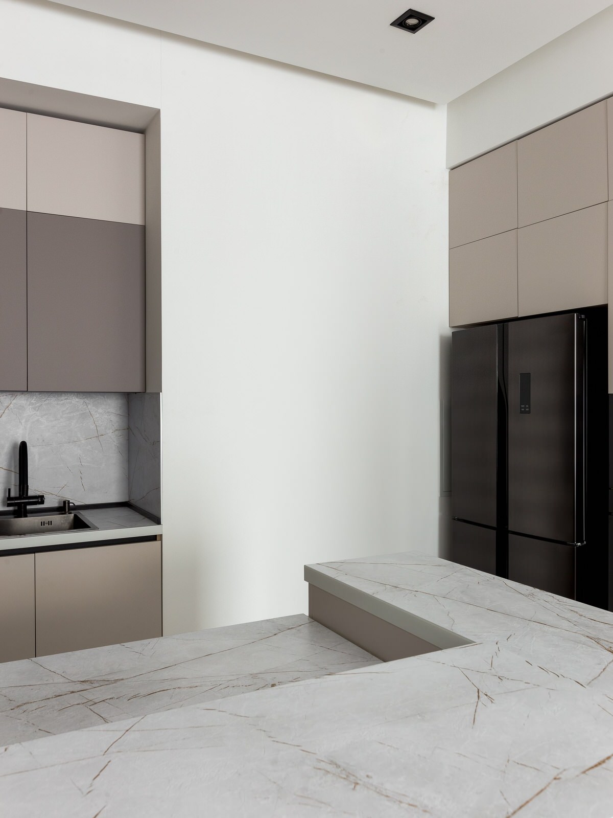 Угловая кухня-гостиная с барной в ЖК Матч Поинт