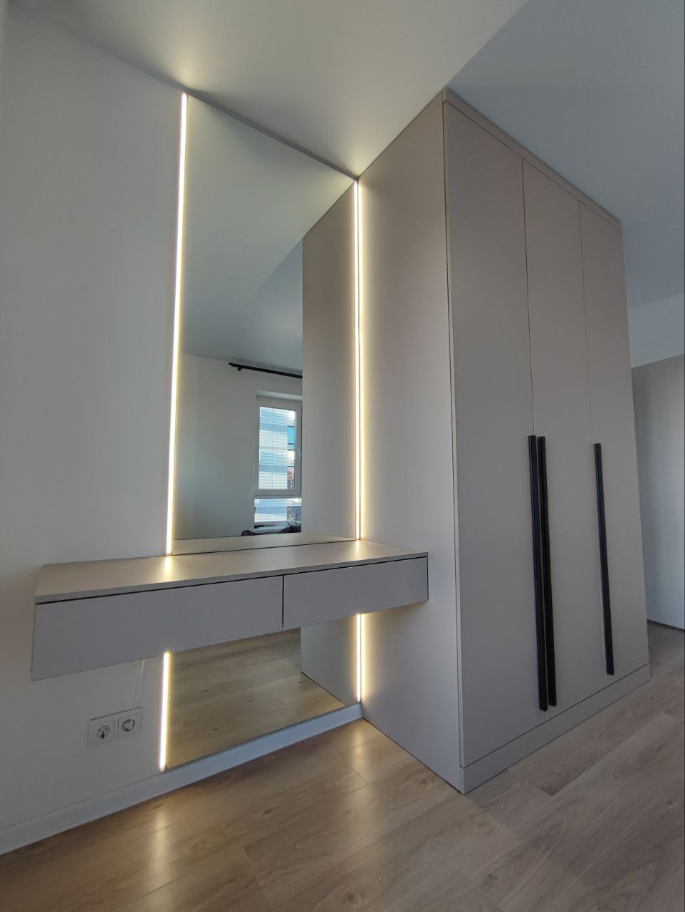 Распашные шкафы